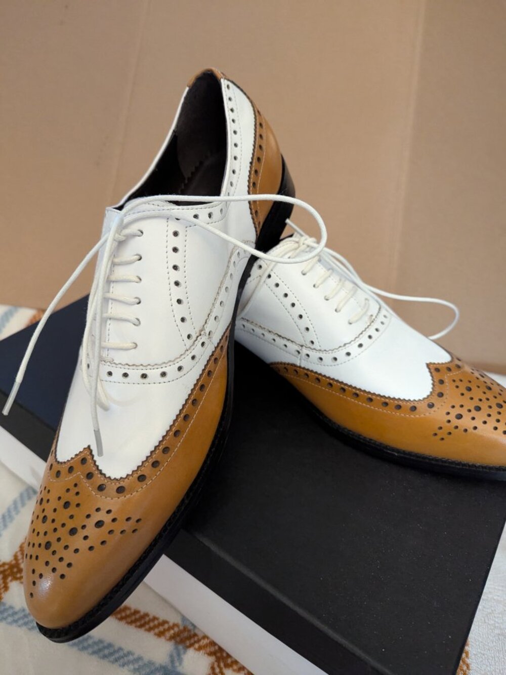 VERO CUIO "Hand Made" Mens Derby Shoes "Tan & White" Size 9 (42)